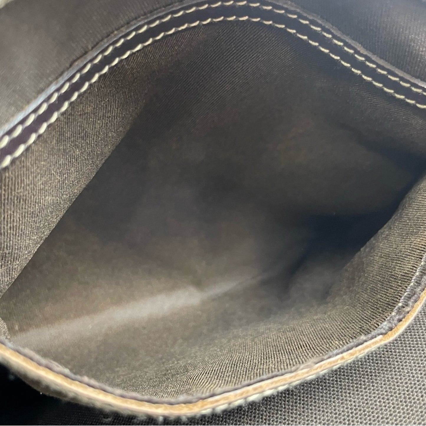 SOLD! Gucci Messenger Crossbody Bag