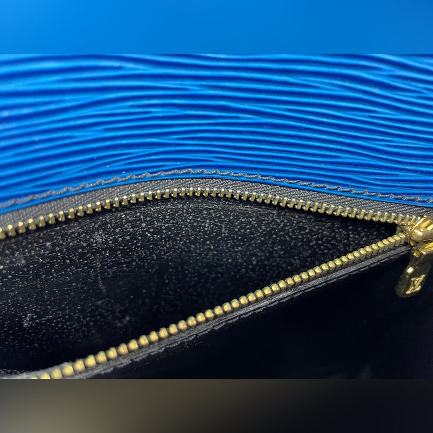 Louis Vuitton Epi Saint Cloud Sling Bag
