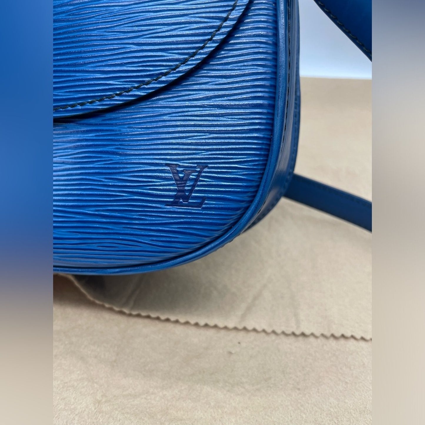 Louis Vuitton Epi Saint Cloud Sling Bag