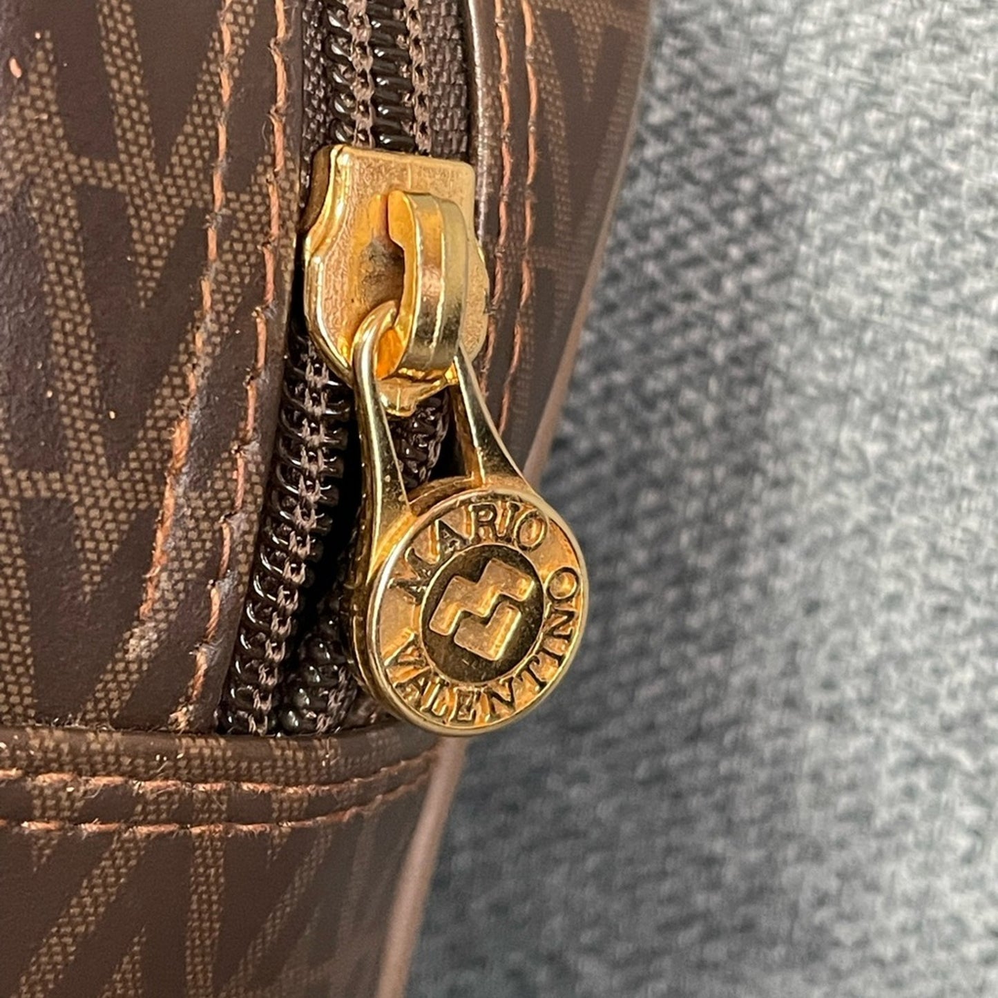Mario Valentino Clutch V-Emblem