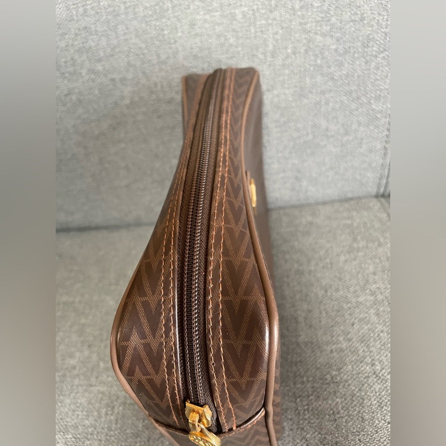 Mario Valentino Clutch V-Emblem