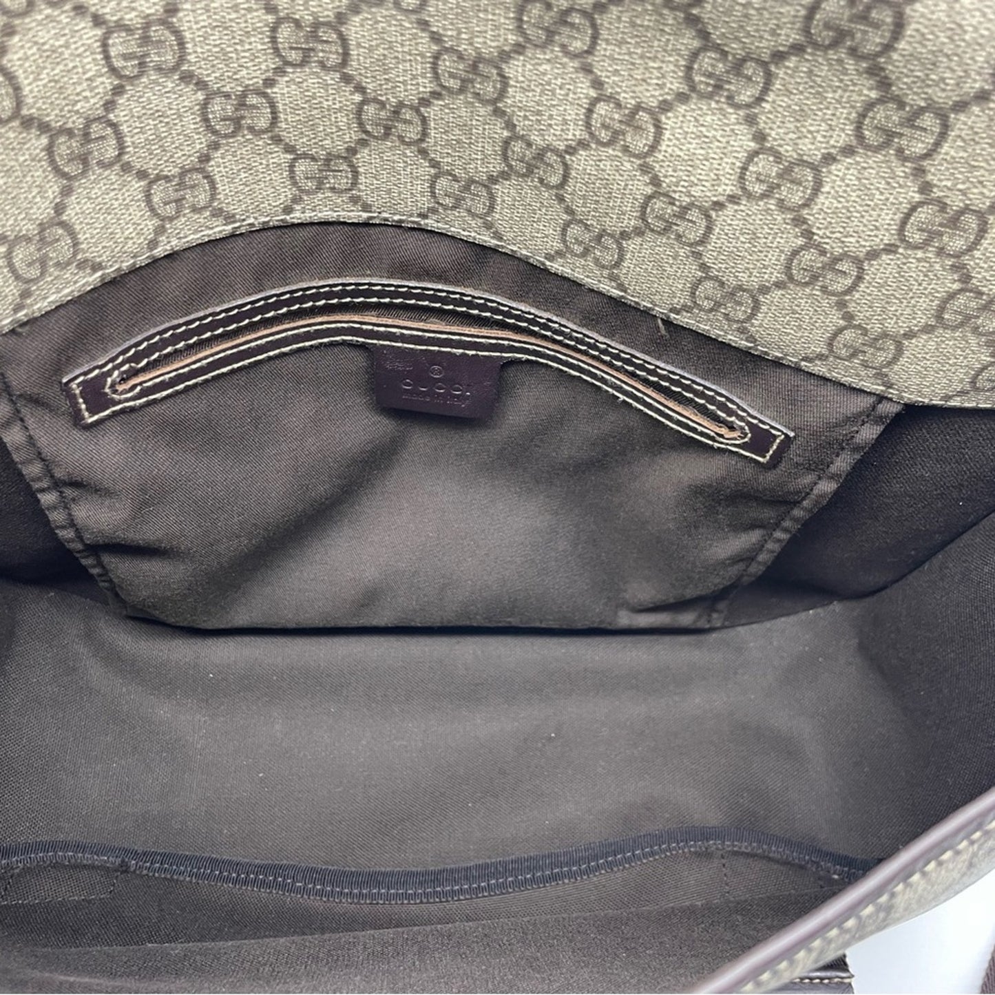SOLD! Gucci Messenger Crossbody Bag