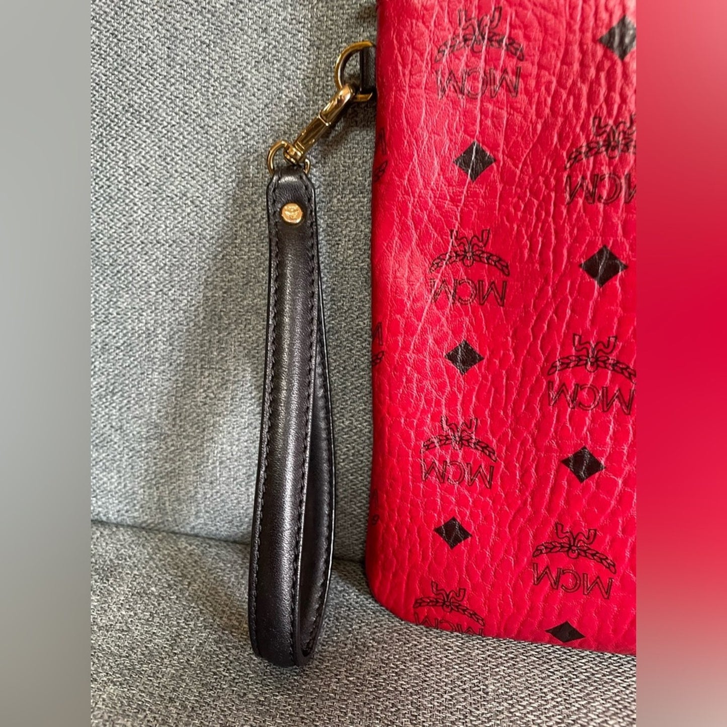 MCM Red Clutch Wrislet