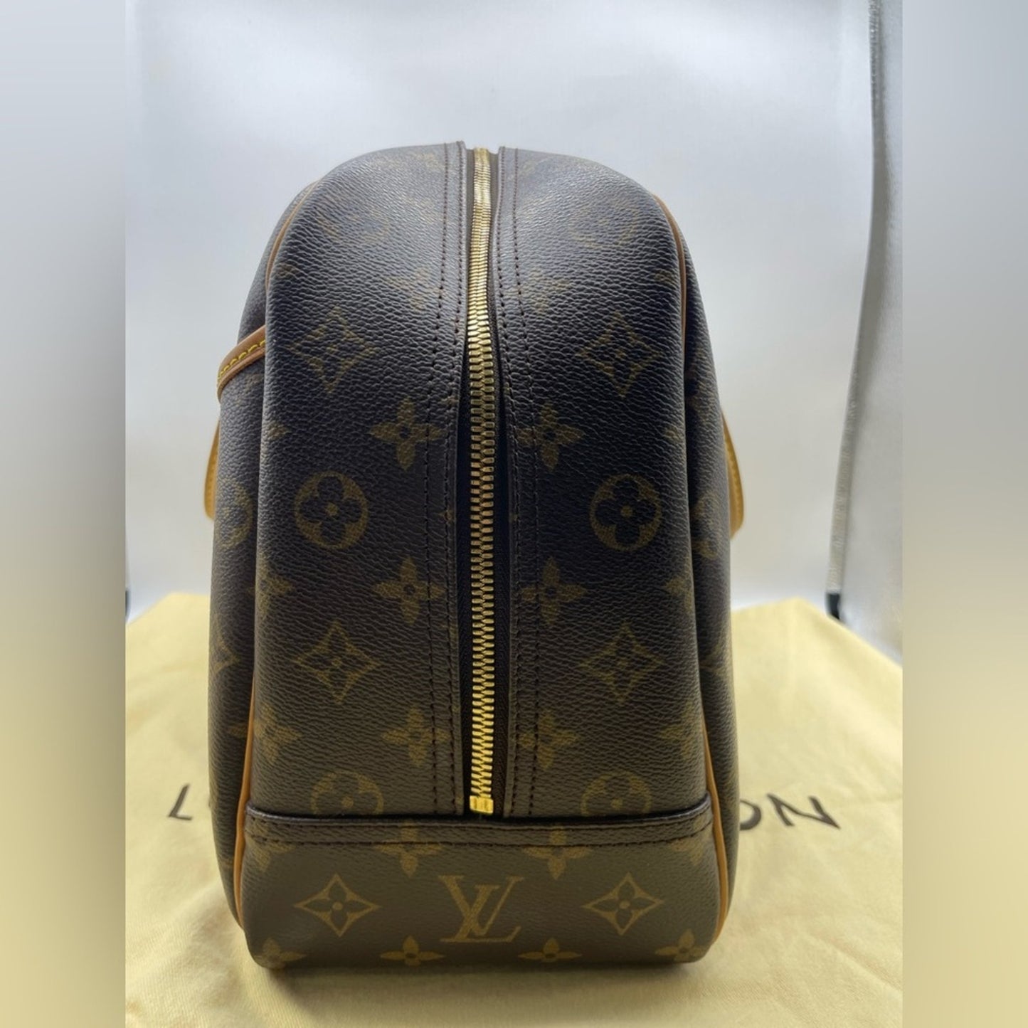 Louis Vuitton Monogram Deauville Hand Bag