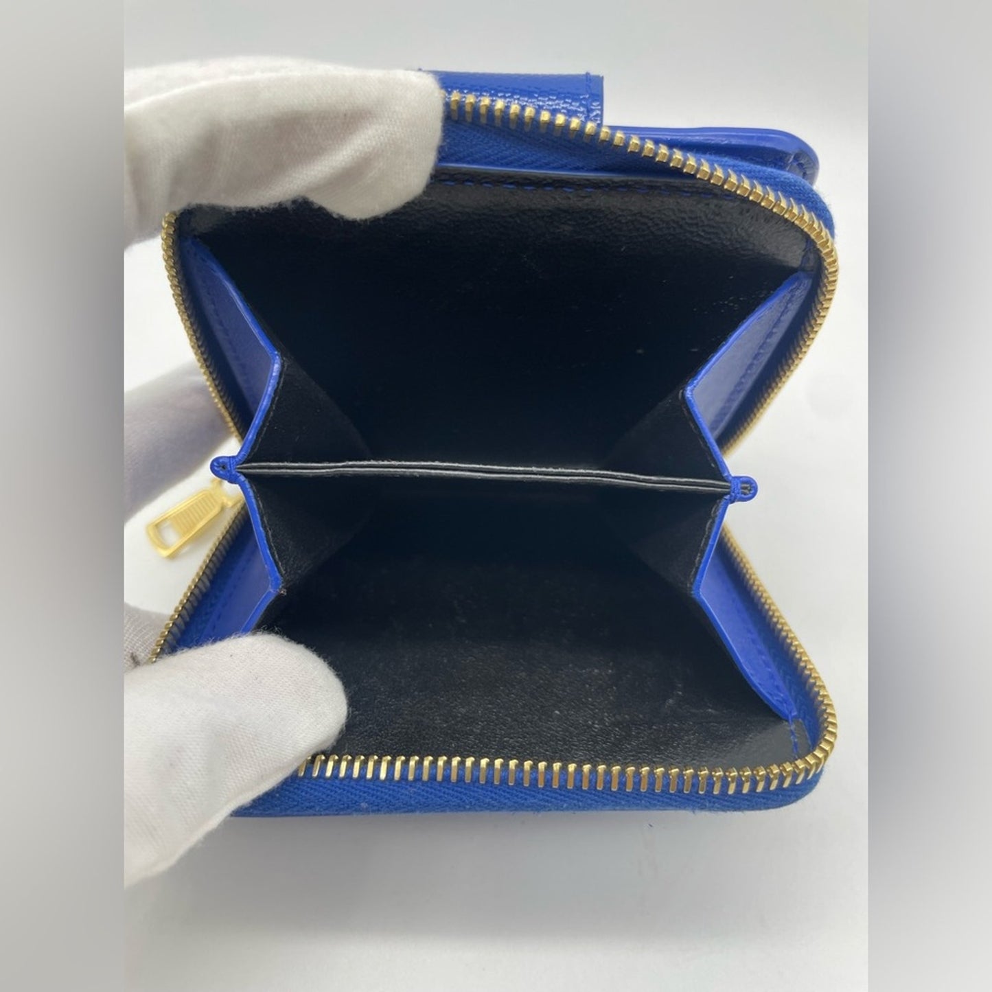 SOLD! Yves Saint Laurent Leather Short Zippy Wallet