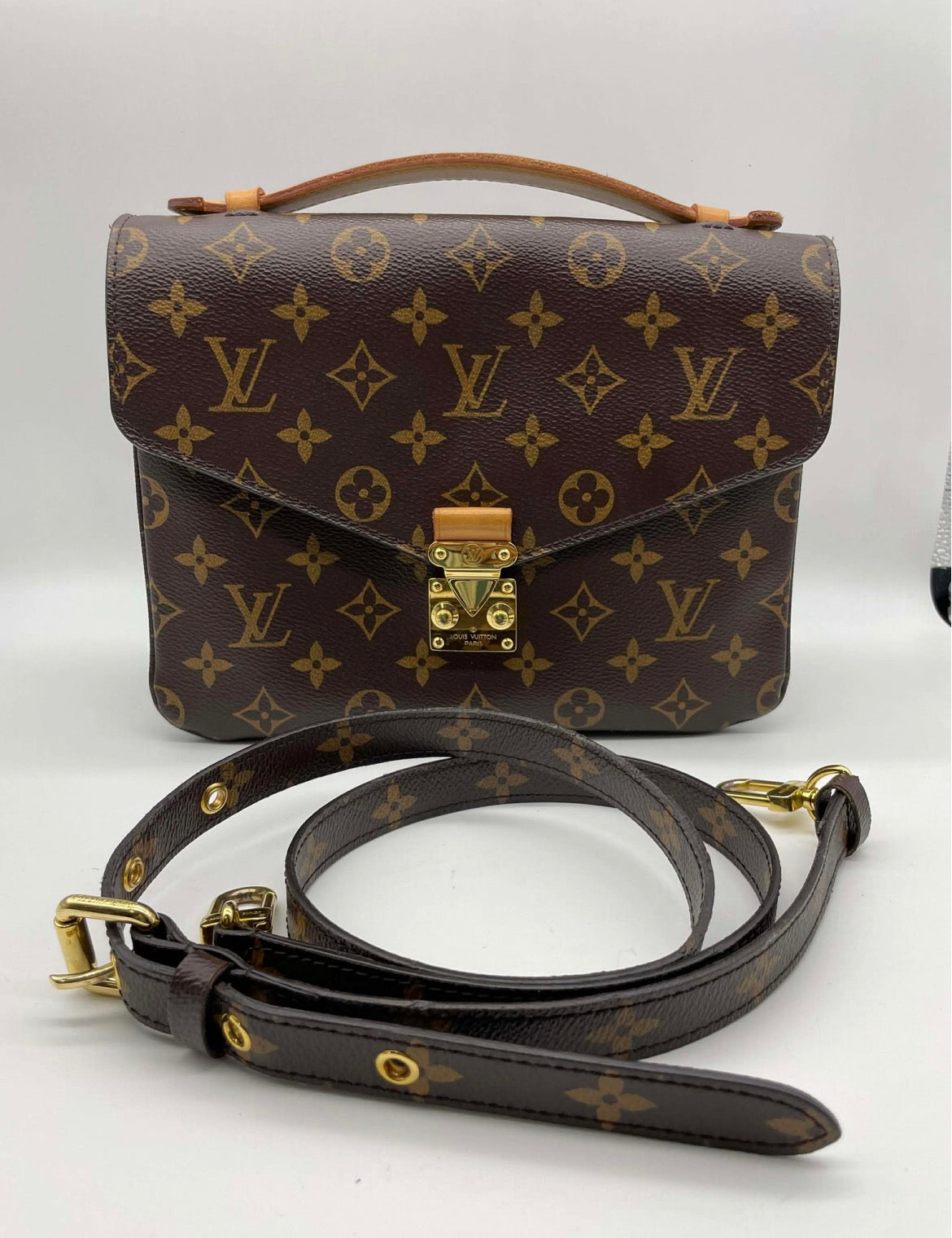 Louis Vuitton Metis Bag