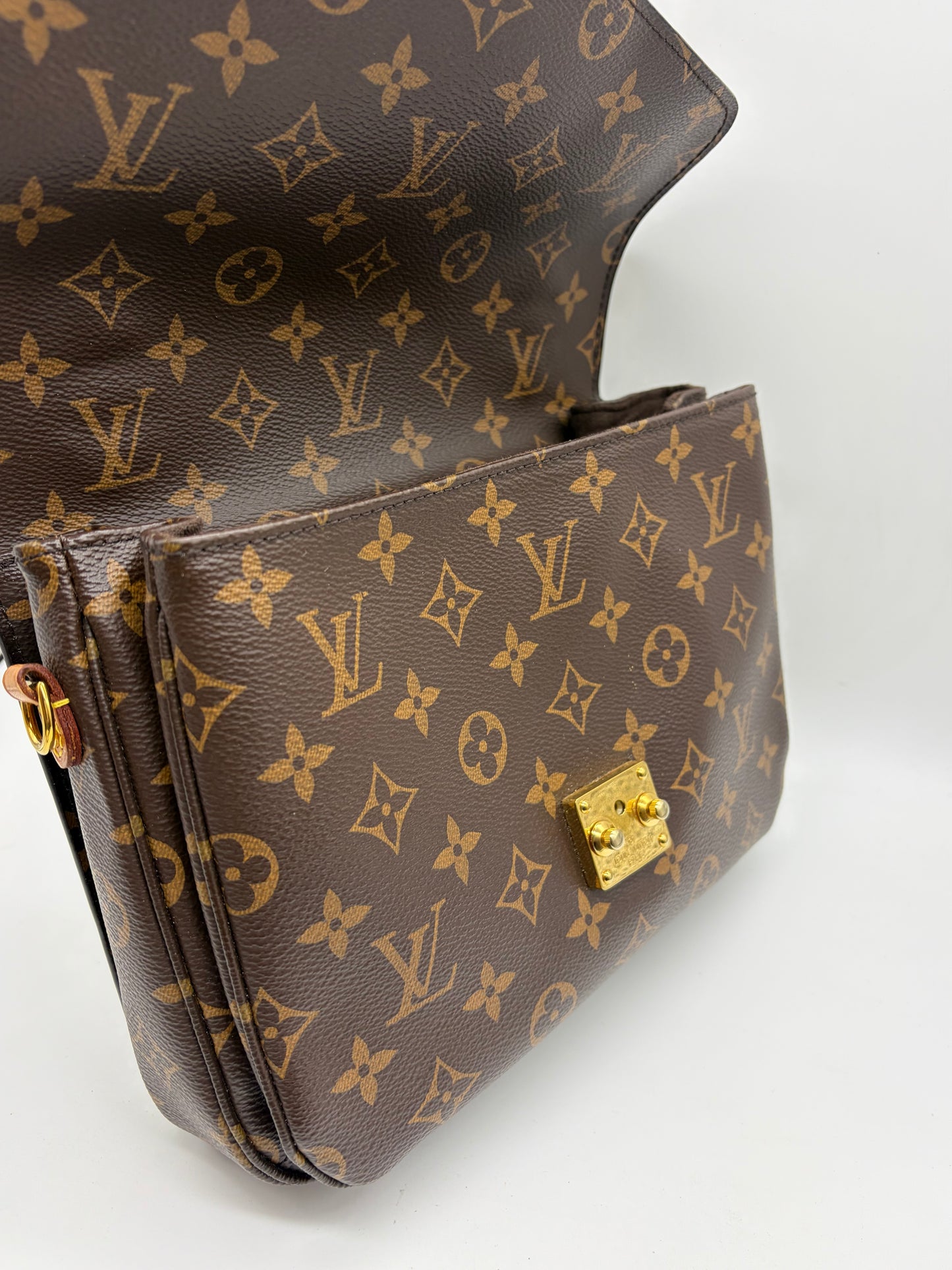 Louis Vuitton Metis Bag