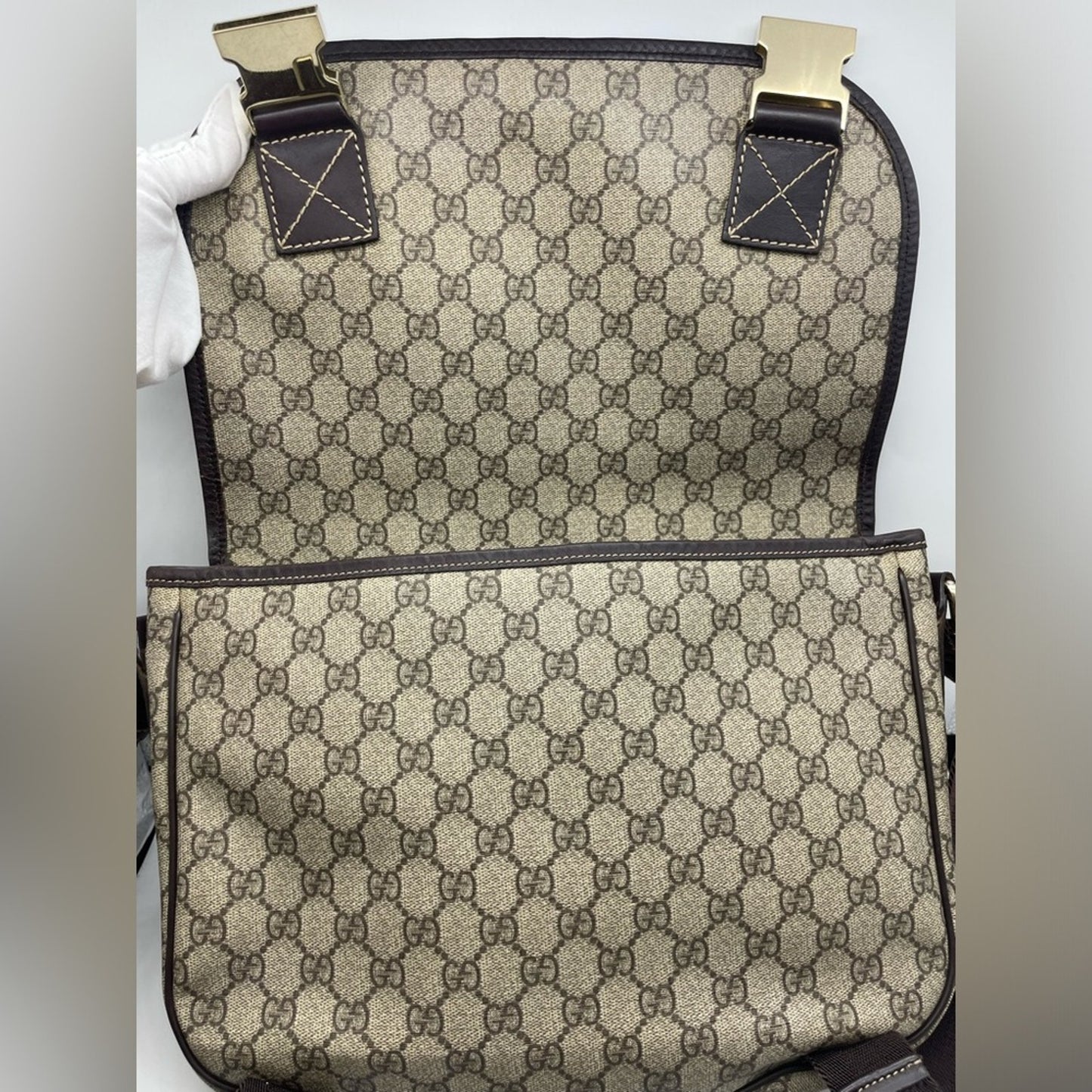 SOLD! Gucci Messenger Crossbody Bag