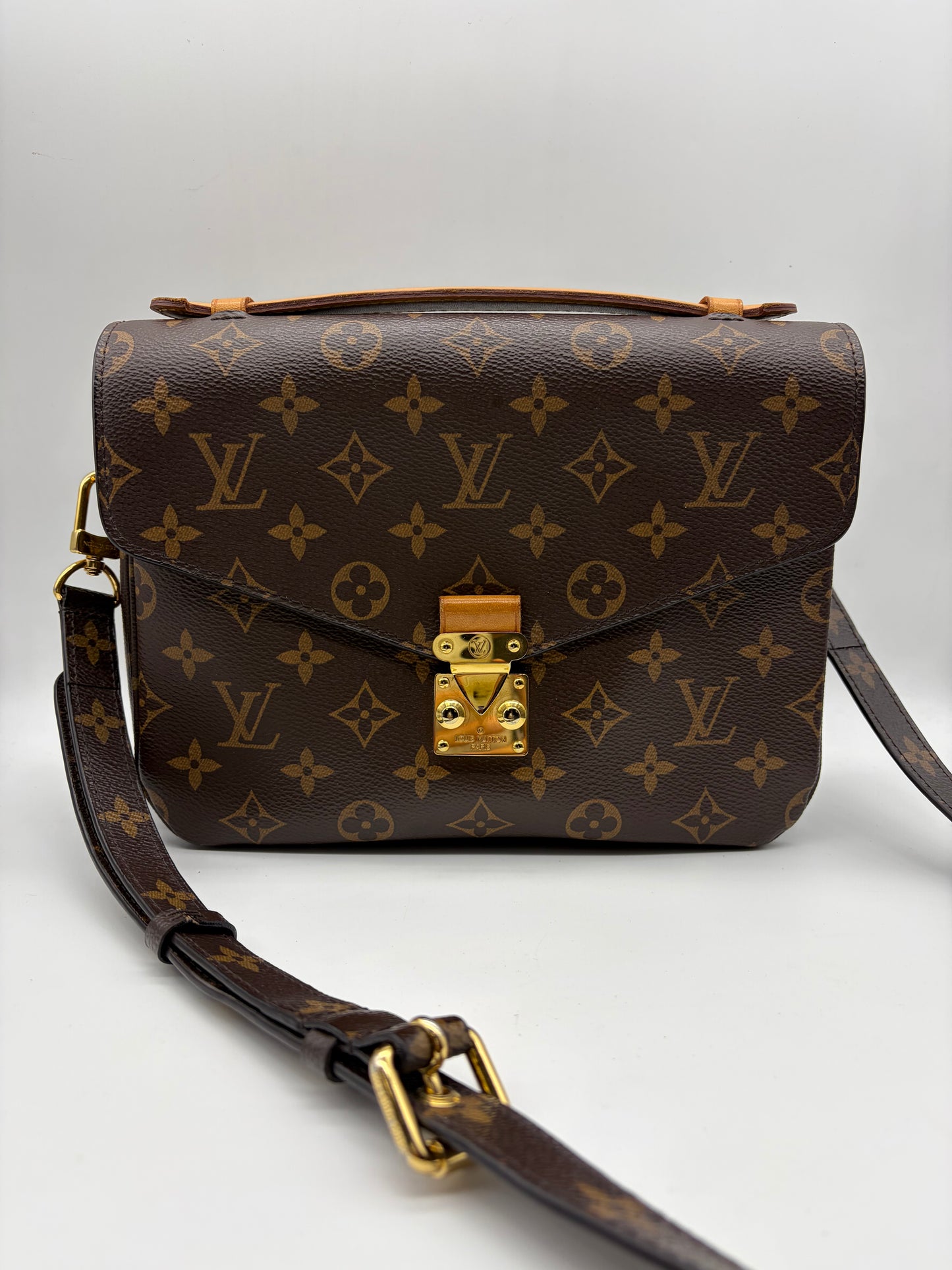Louis Vuitton Metis Bag