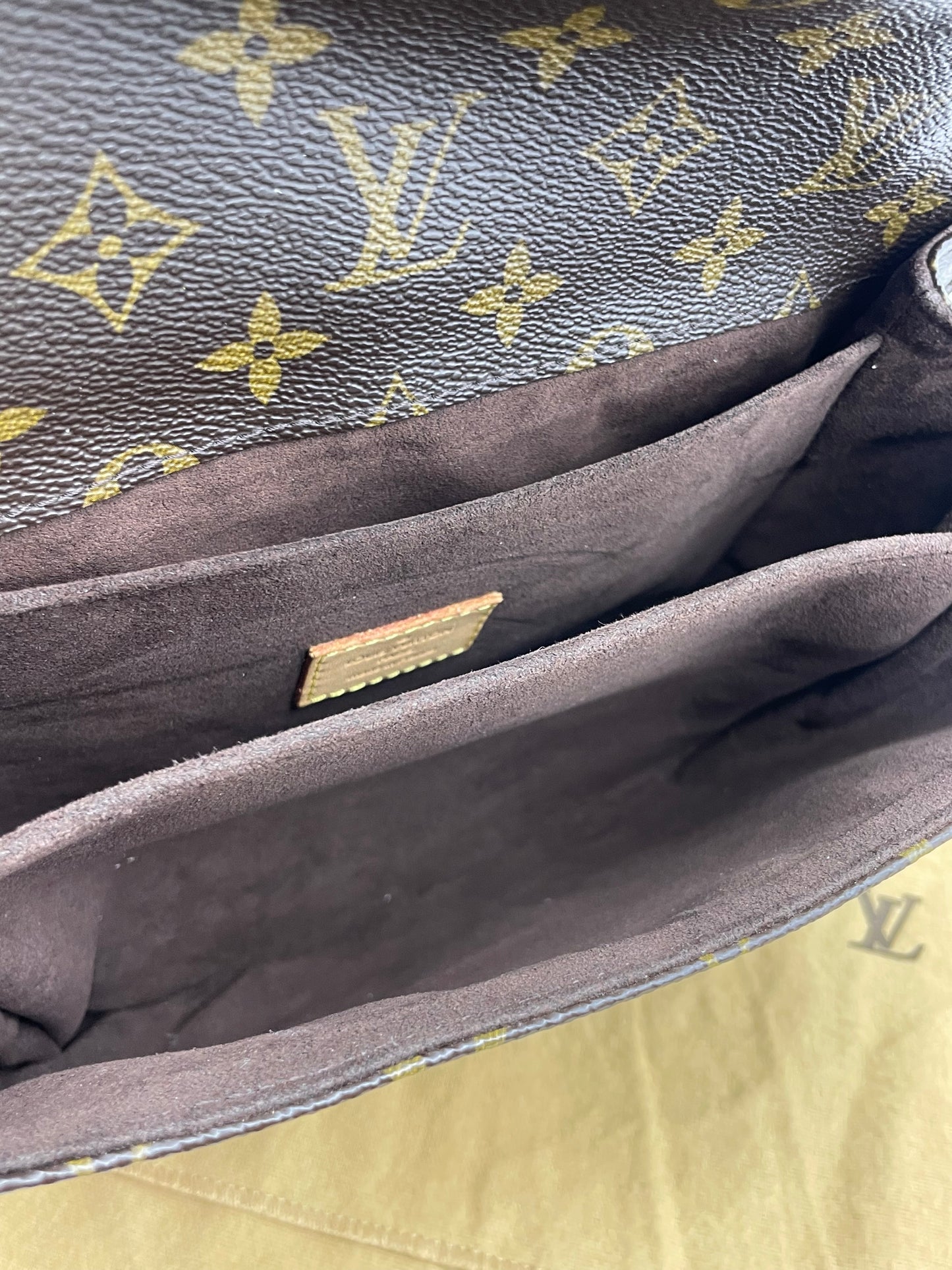 Louis Vuitton Metis Bag