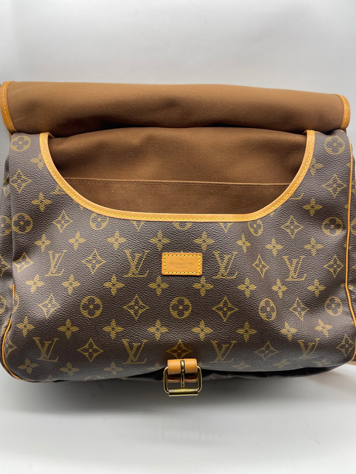 Louis Vuitton Saumur 35