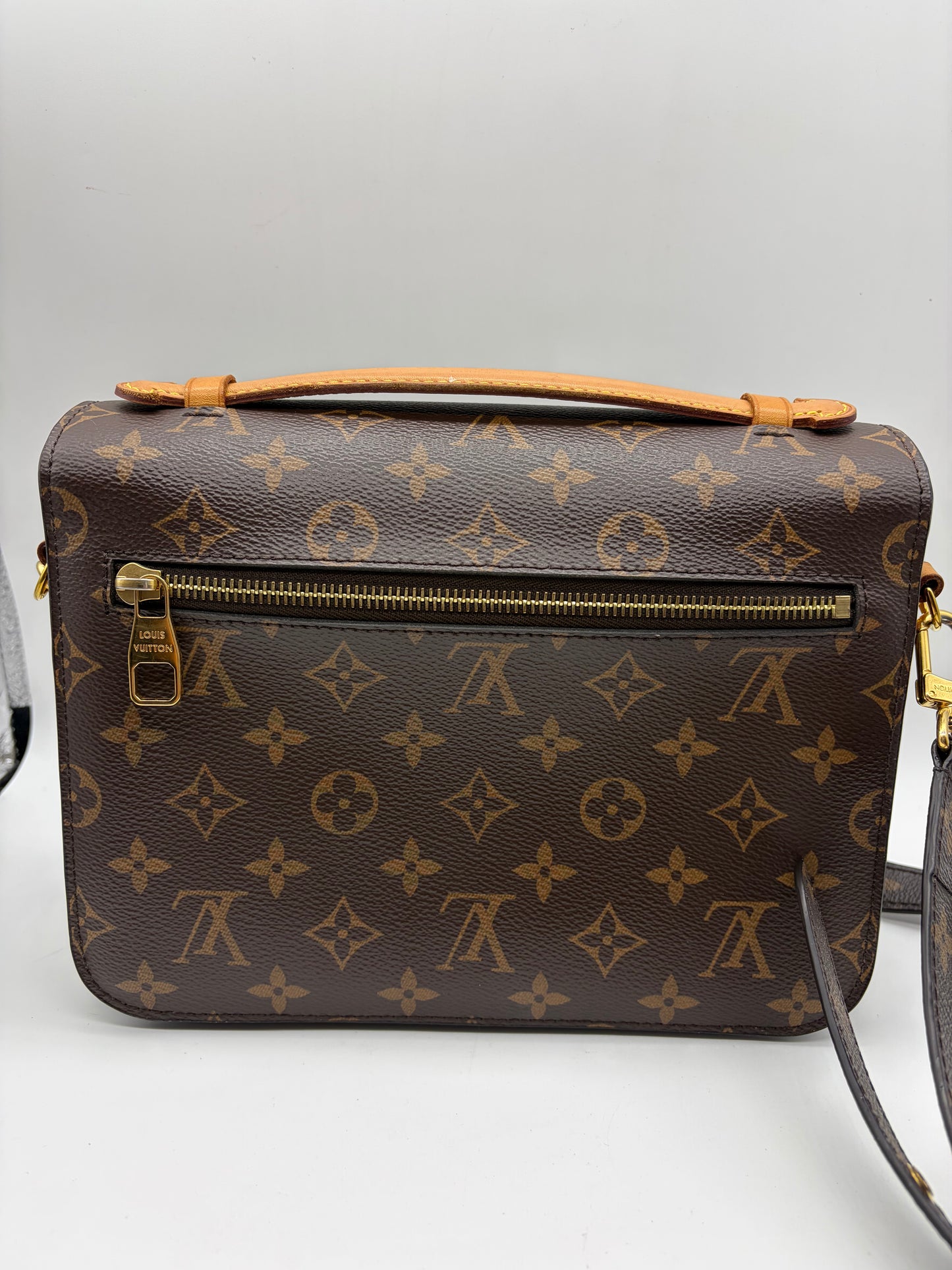Louis Vuitton Metis Bag