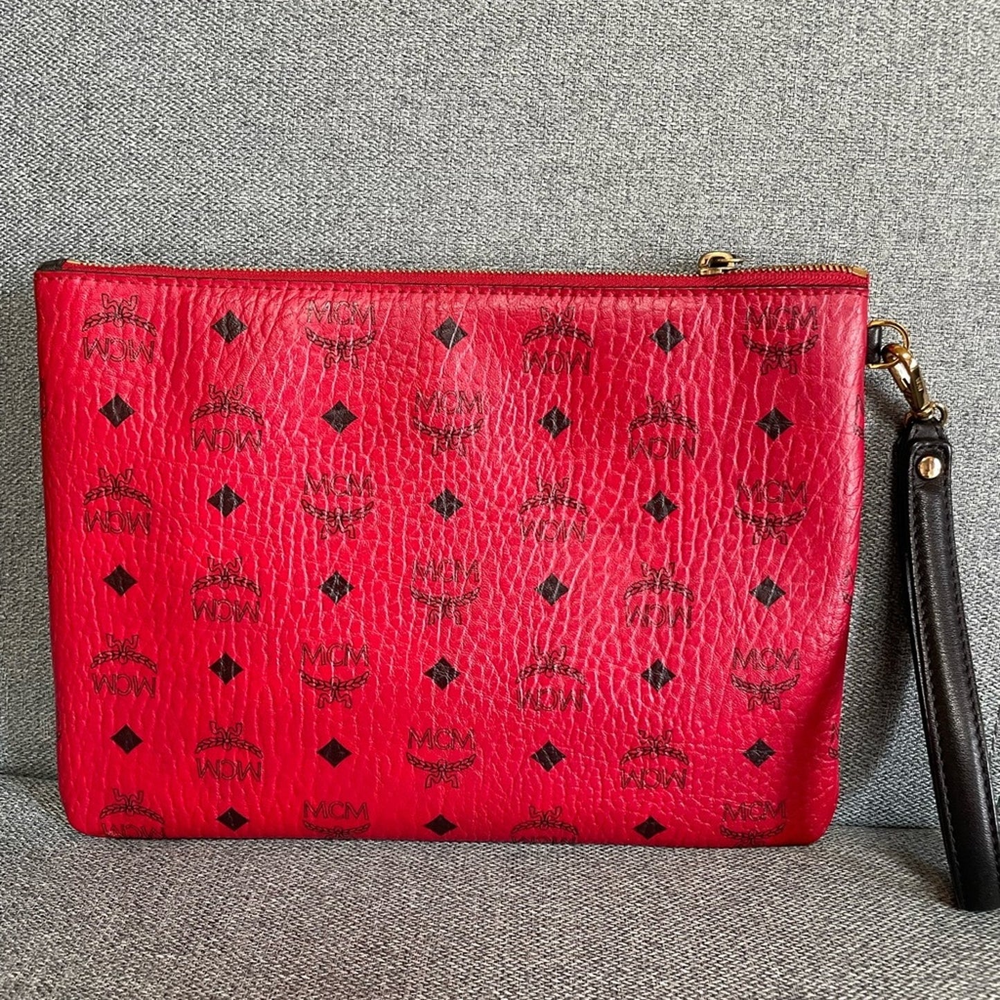 MCM Red Clutch Wrislet