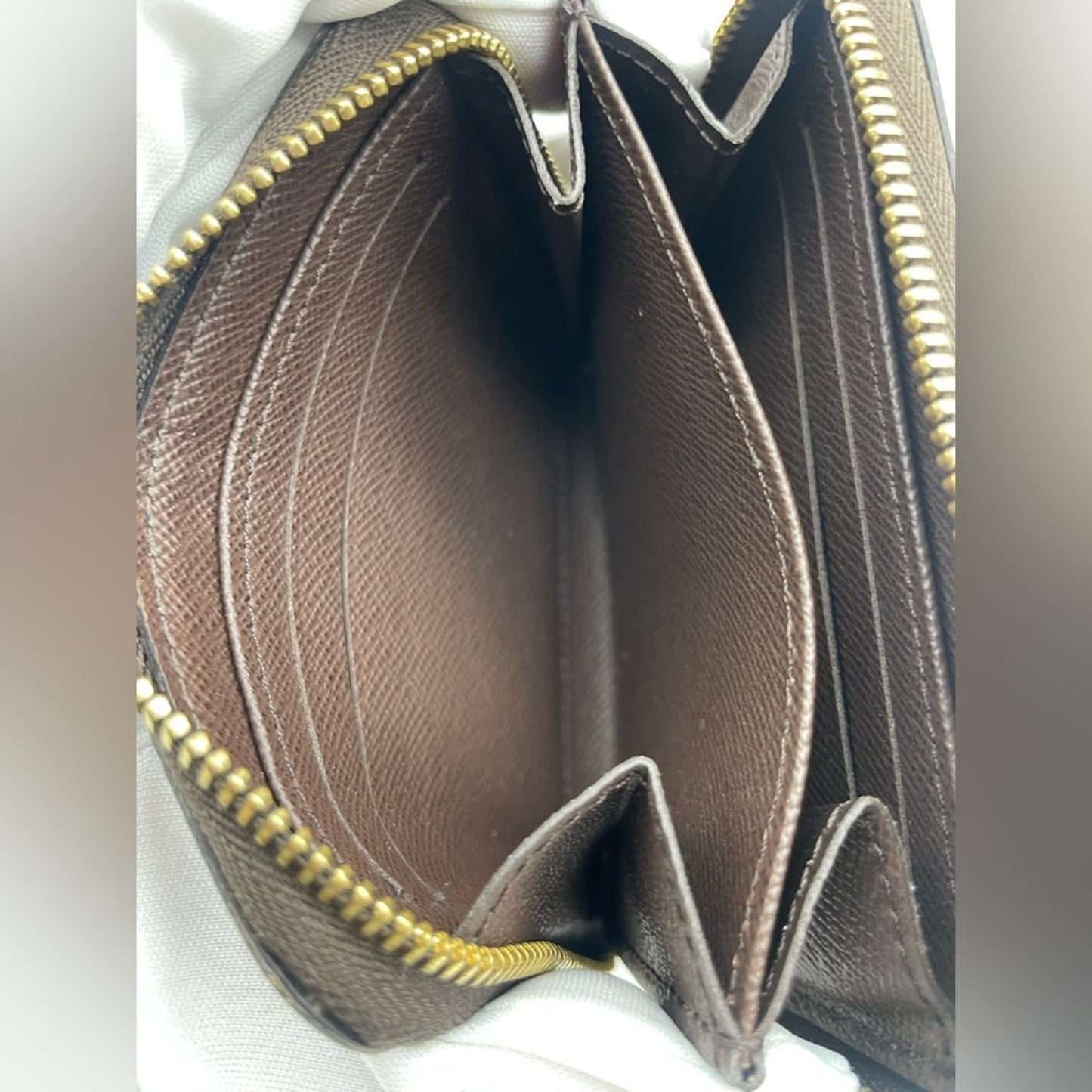 SOLD! Louis Vuitton Damier Ebene Zippy Wallet