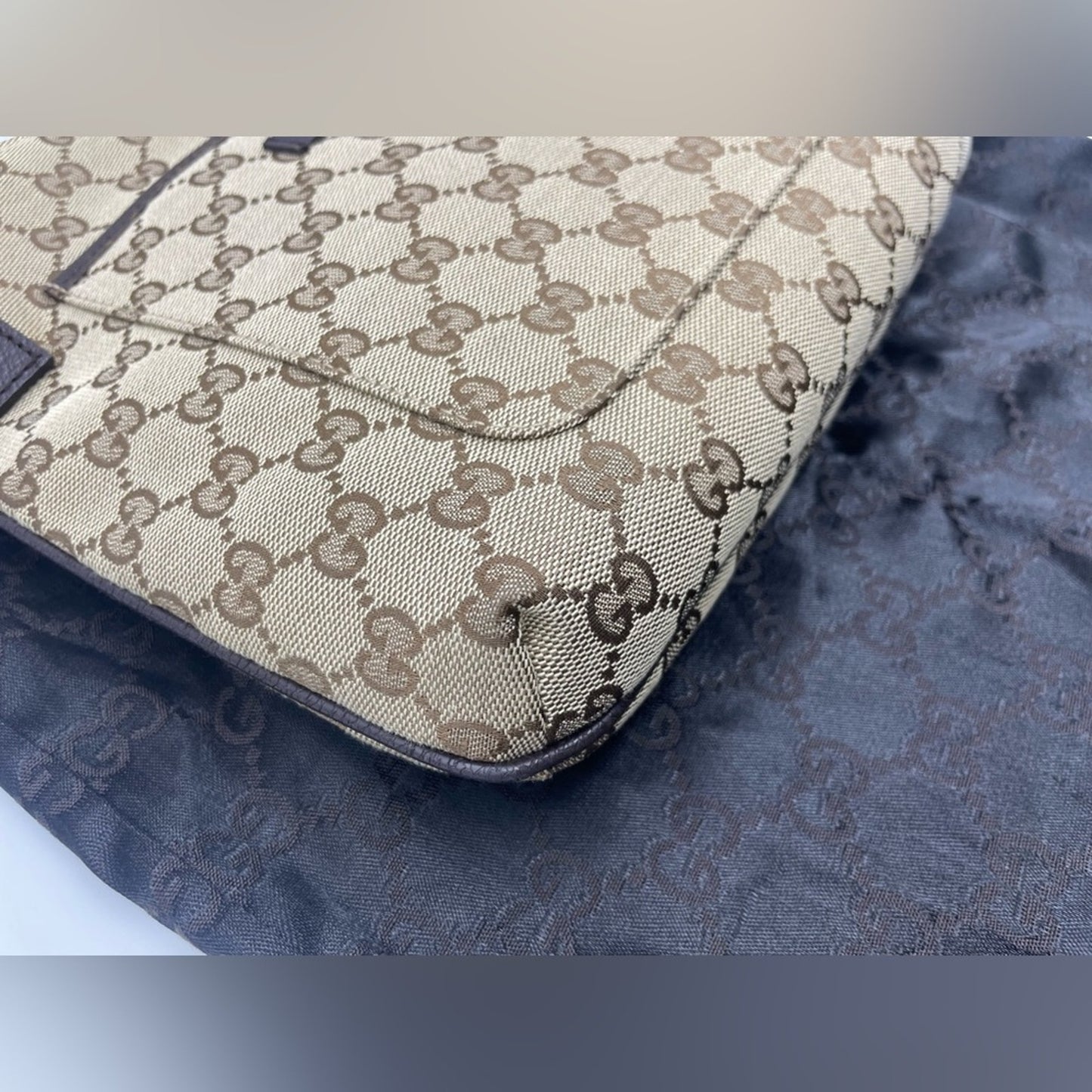 SOLD! Gucci Sling/Crossbody Bag