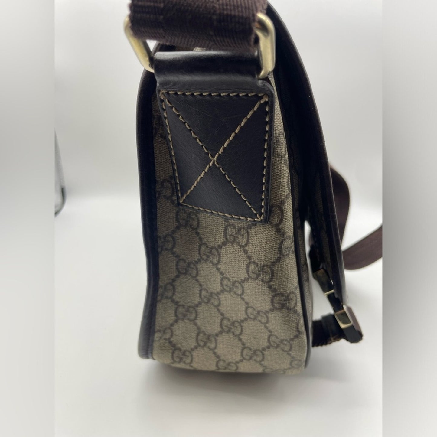 SOLD! Gucci Messenger Crossbody Bag