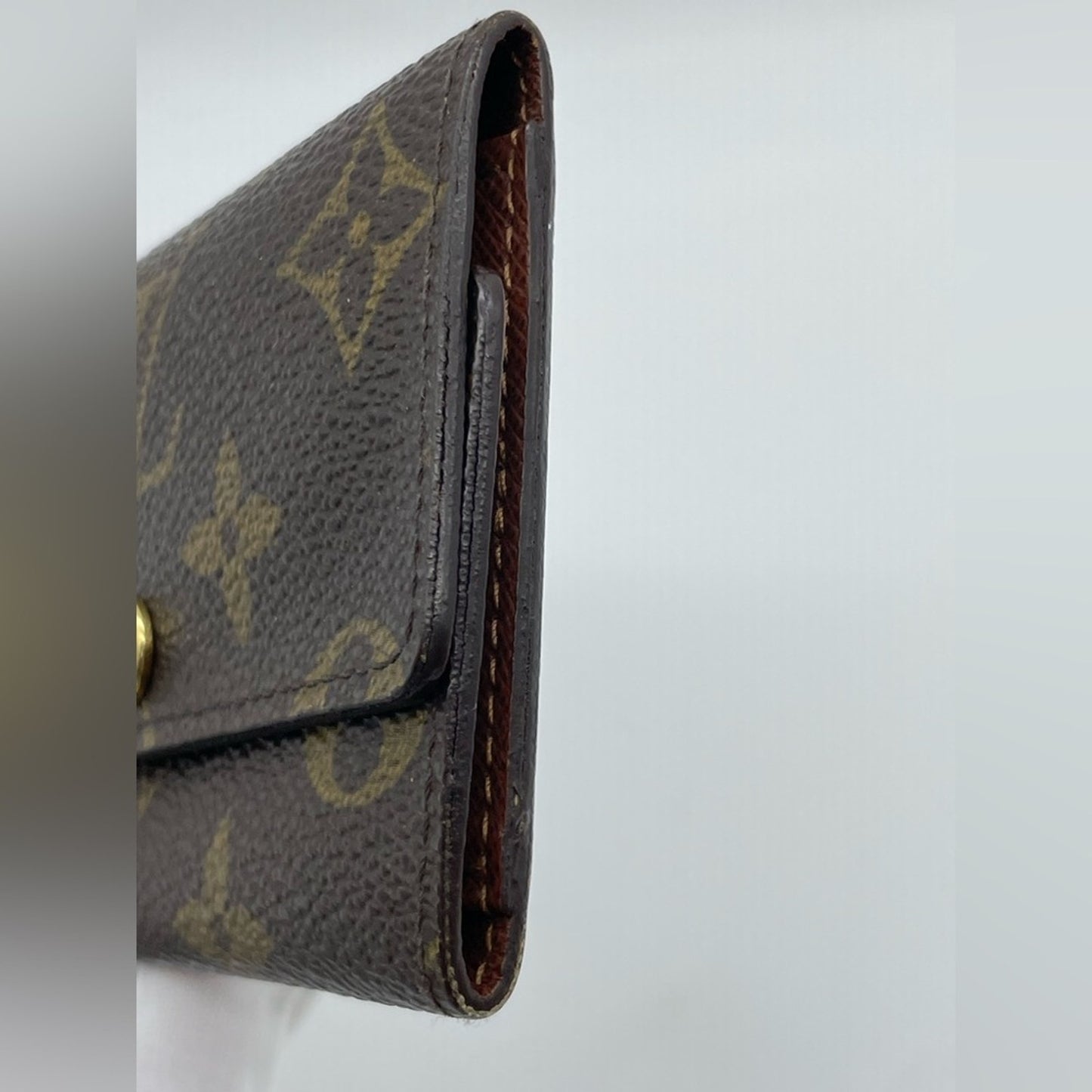 SOLD! Louis Vuitton Key Holder