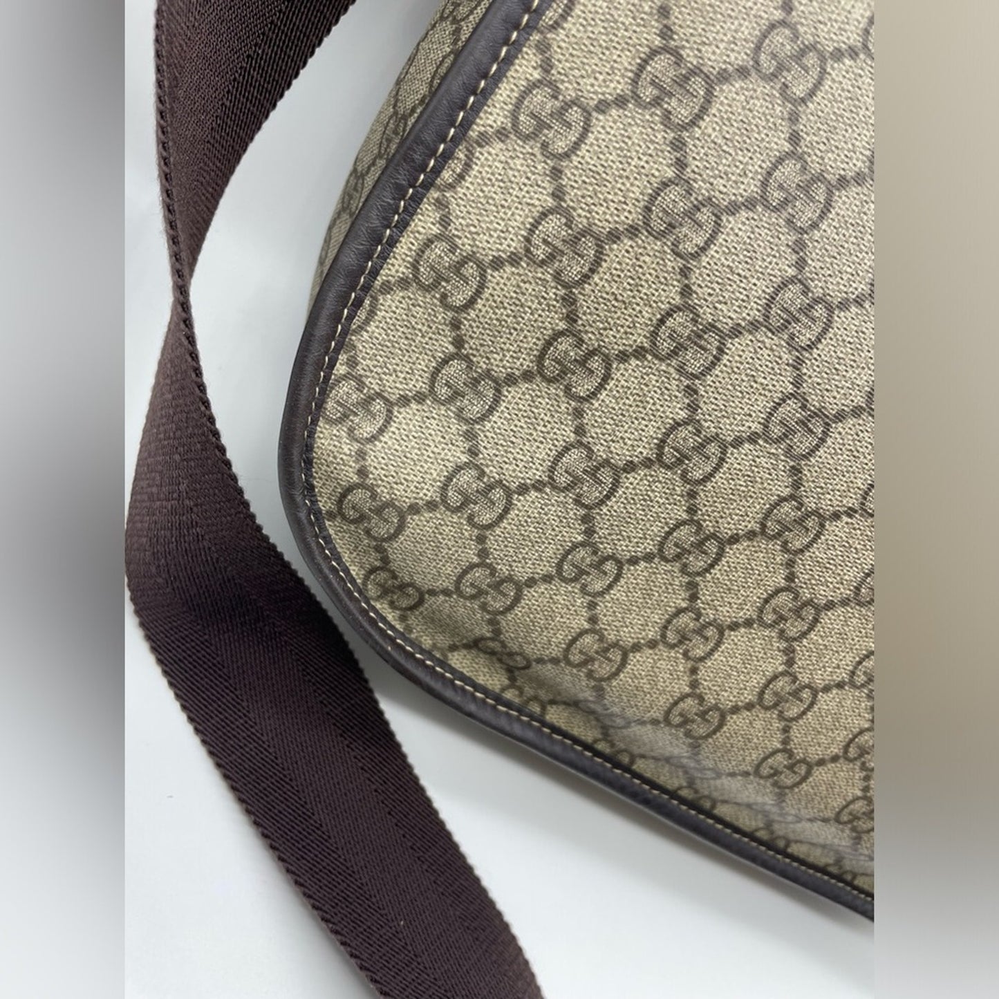 SOLD! Gucci Messenger Crossbody Bag