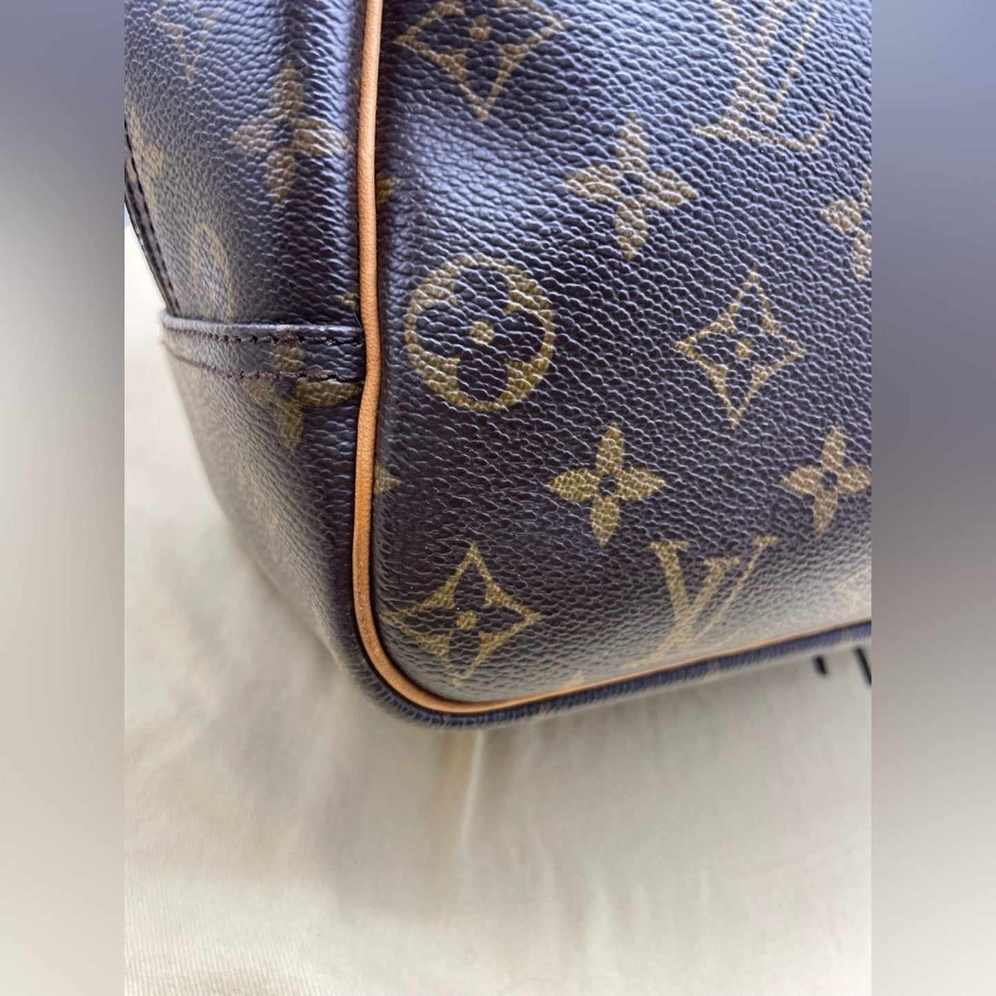 Louis Vuitton Monogram Deauville Hand Bag
